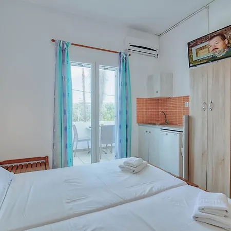 Pavlos Place מלון אנטיפארוס