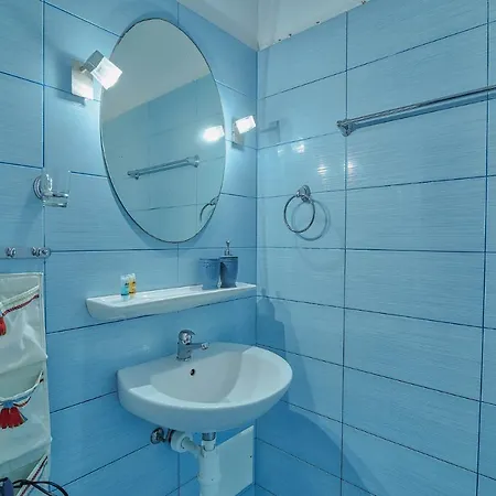 Pavlos Place מלון