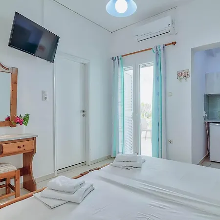 Pavlos Place Andíparosz Póli