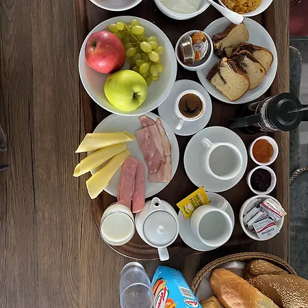 Pavlos Place Hotell 2*