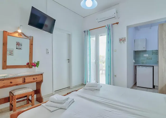 Pavlos Place Andíparosz Póli